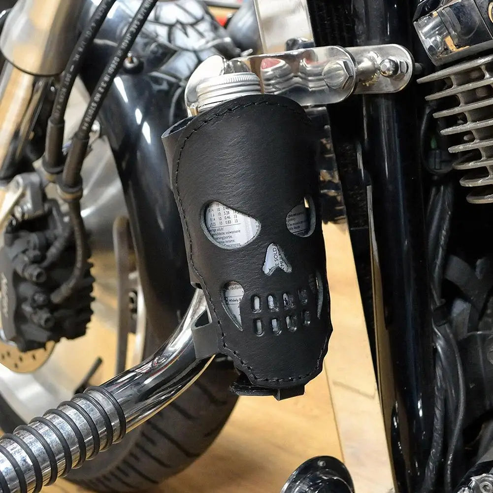 Motorrad-Flaschenhalter aus Leder – Lasergeschnittener Totenkopf, universelle Lenkerhalterung