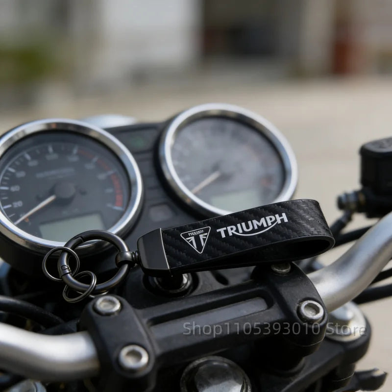2. سلسلة مفاتيح معدنية من ألياف الكربون والجلد للدراجات النارية لـ TRIUMPH DAYTONA 675/675 وTrident 660 وTiger 900 و1050 وTriple 675 و1050
